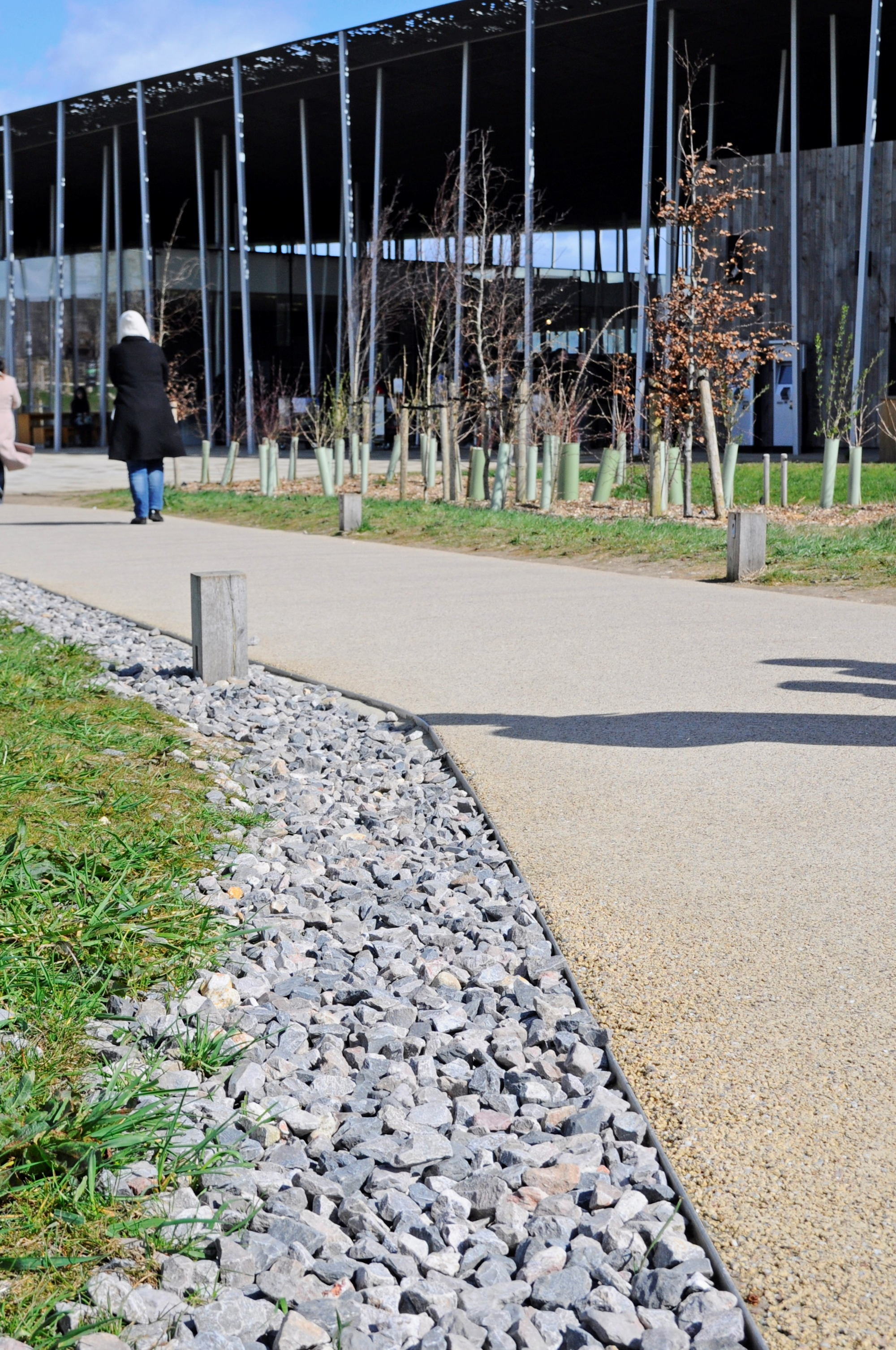 Gravel edging Stonehenge